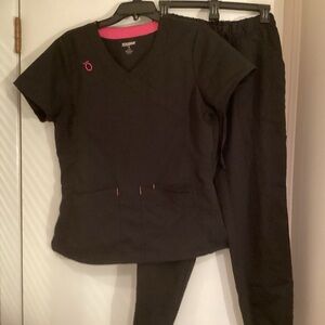 Scrubstar Black w pink accent. Pants are banded at the ankles size small.